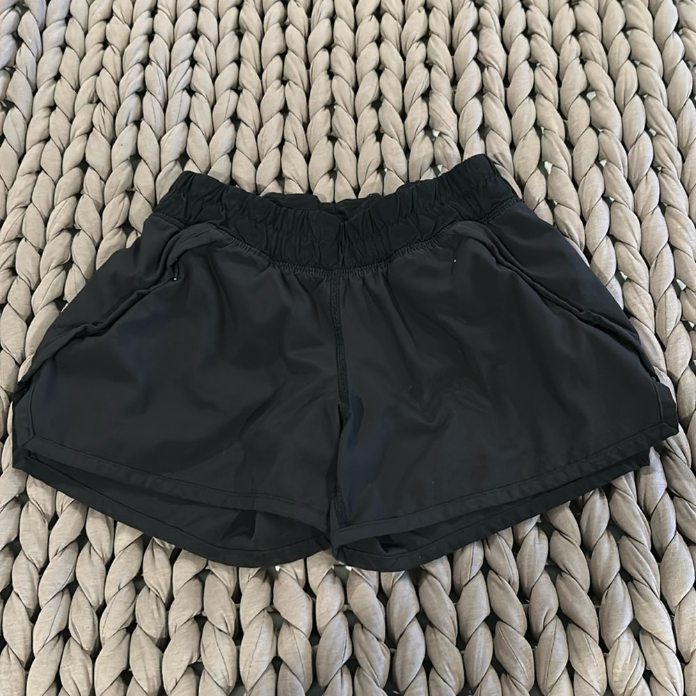 Ivivva black lined shorts